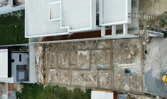 Terreno em processo de desdobro com construção existente