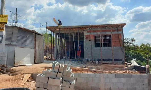 Casa em construção pela Douradão em Jacareí