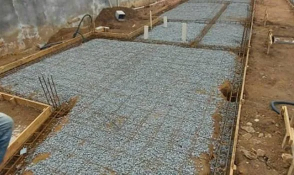 Armação de radier pronta para concretagem em obra acompanhada pela Douradão